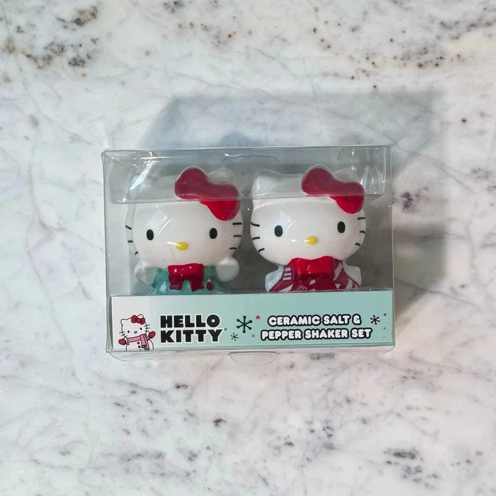 Hello Kitty Christmas Salt and Pepper Shakers - NEW